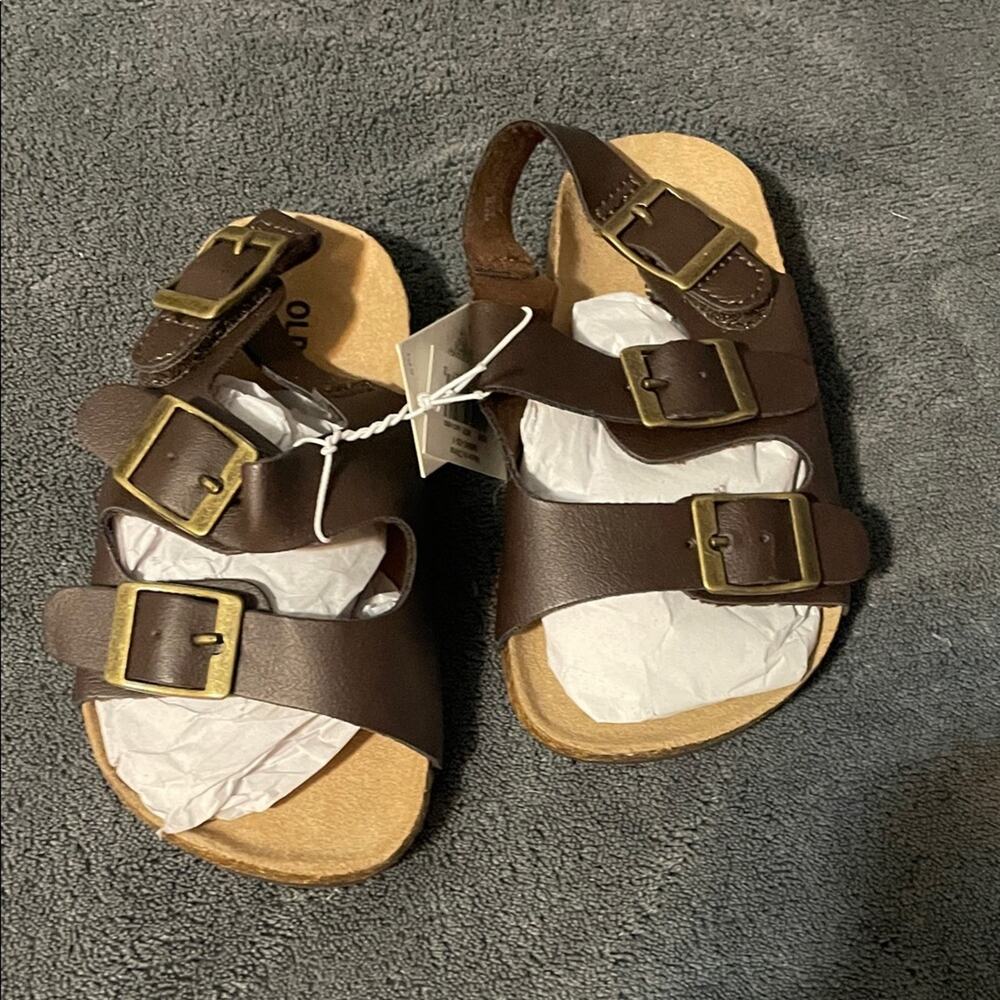 Old Navy Dark Brown Triple-Buckle Kids Sandals Size 6 NWOT